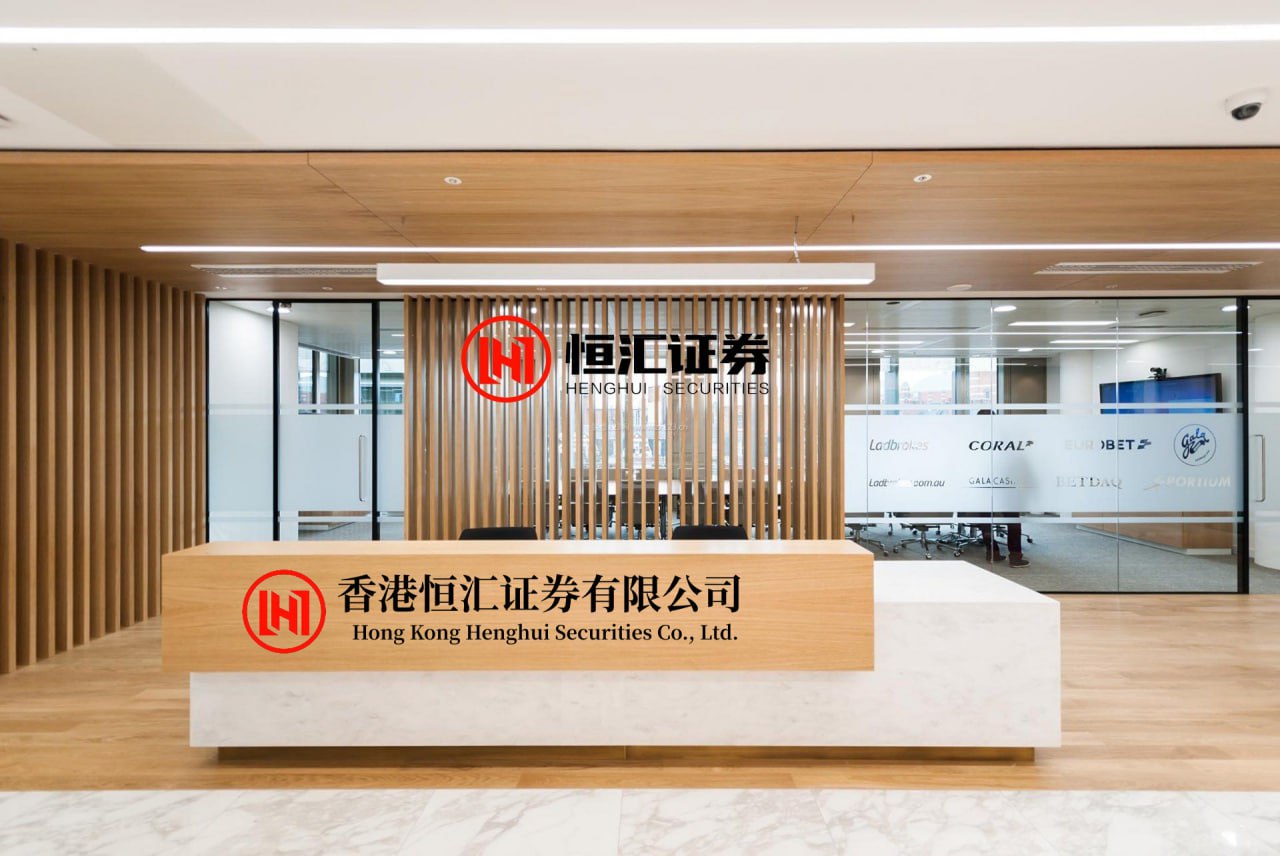 股票配资开户 沙漏剪裁、紧身胸衣...重塑沙漏廓形与文艺复兴珠绣：奢华宫廷风，Zuhair Murad 2026 春夏高定